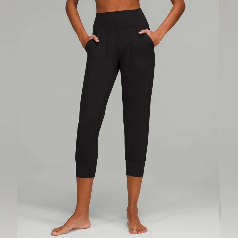 Bundle of 2 Lululemon Align High Rise Cropped Jogger 21” (Dark Olive + Black) - Picture 4 of 14